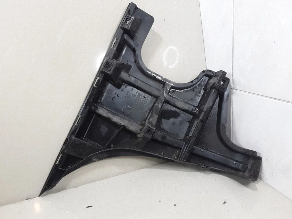 Tagumise kaitseraua kinnitusklamber – Volvo S60 (2005-2010)