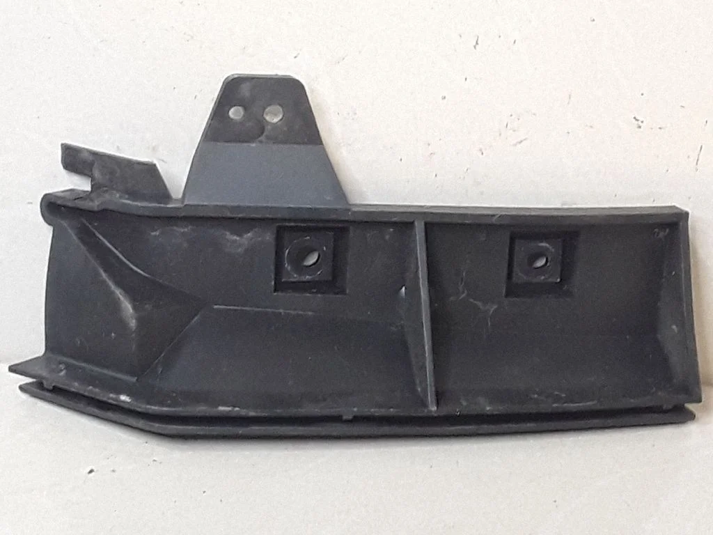Tagumise kaitseraua kinnitusklamber 30678075