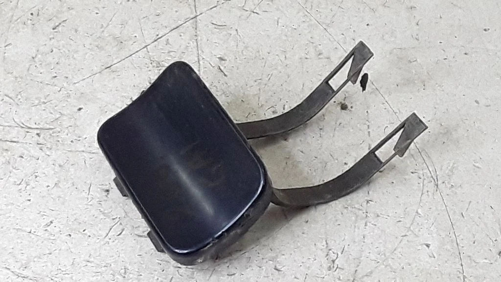 Rear bumper row hook cap/cover