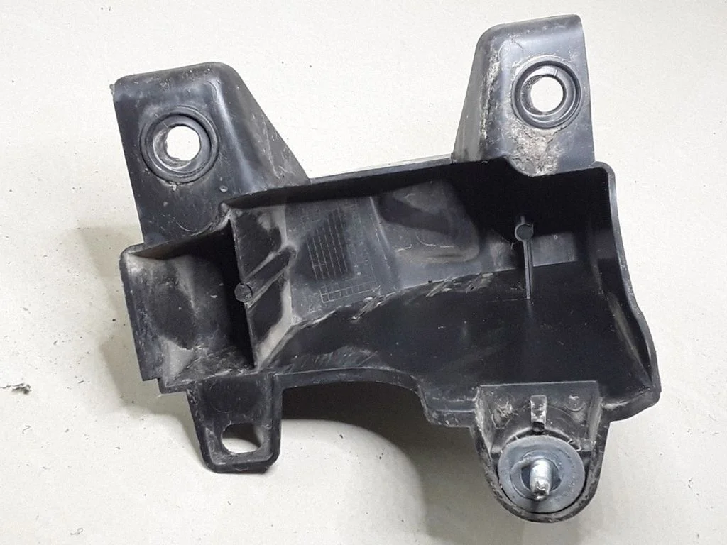 Rear bumper mounting bracket – Citroen C4 I (2004-2010)