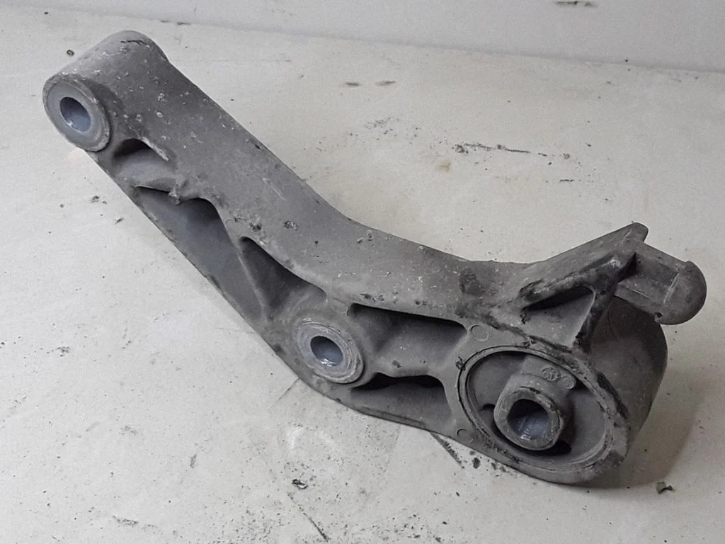 Gearbox mount – Opel Corsa C (2000-2006)