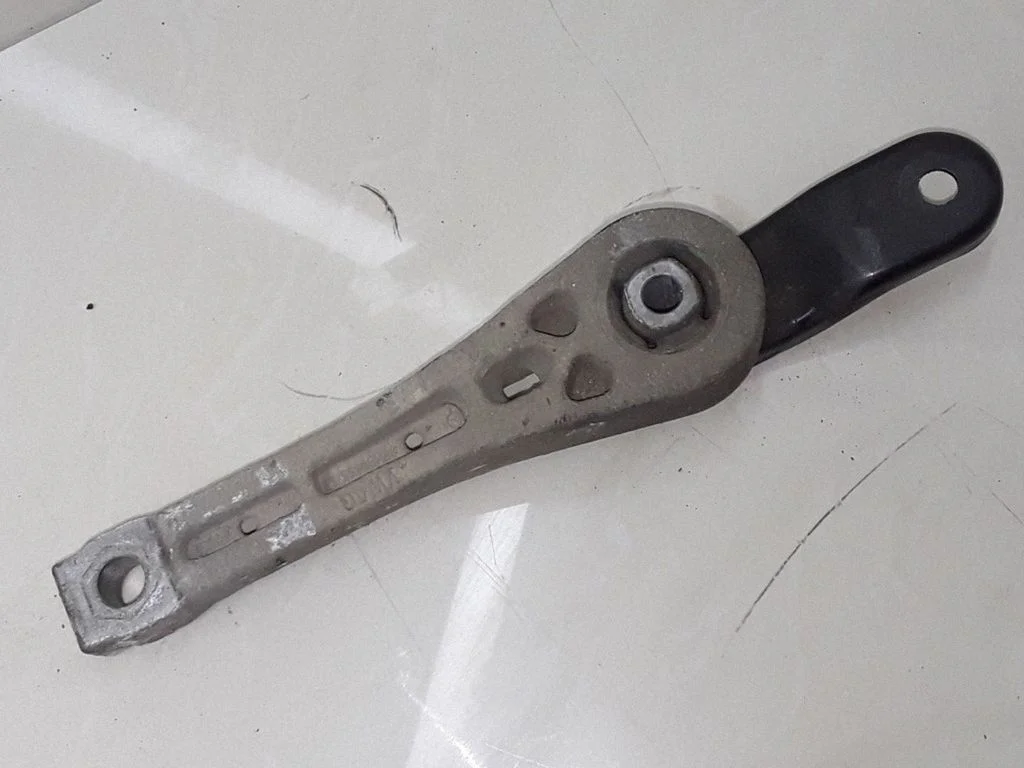 Gearbox mount – Volkswagen Golf IV (1998-2005)