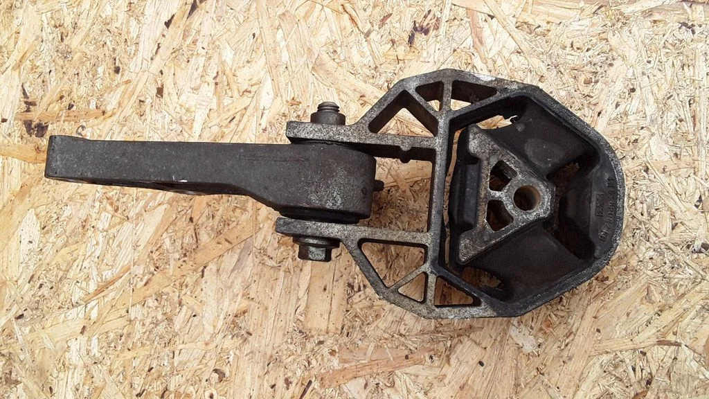 Gearbox mount – Volvo V50 (2004-2007)