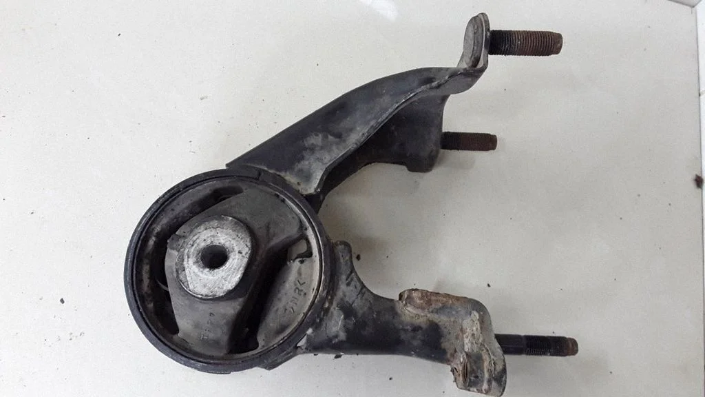 Gearbox mount – Toyota Avensis T250 (2006-2009)