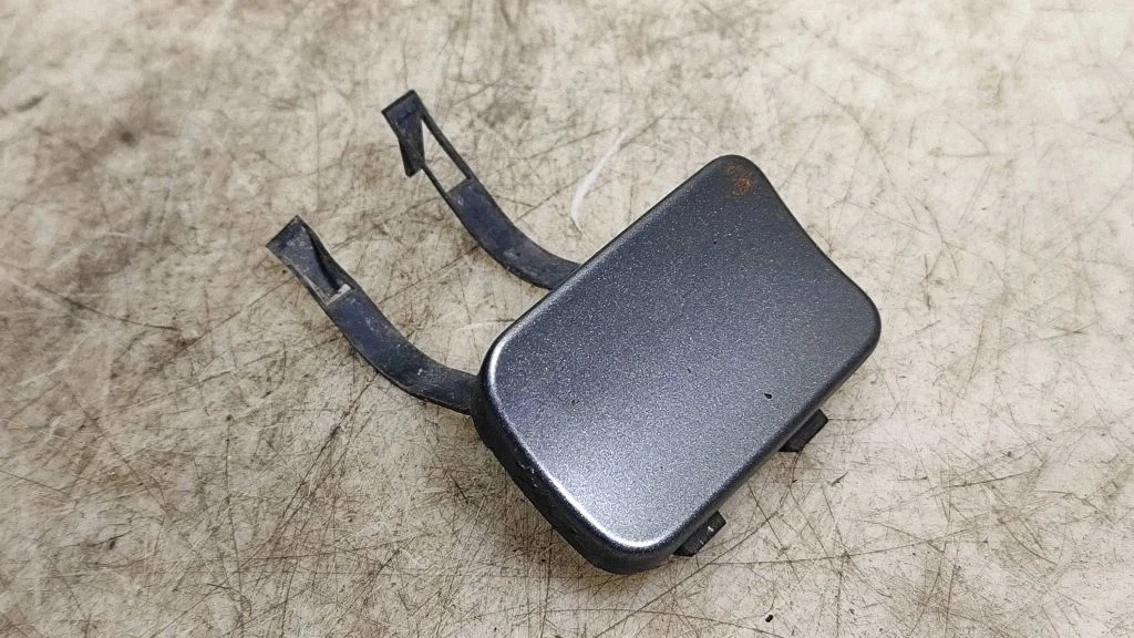 Rear bumper row hook cap/cover