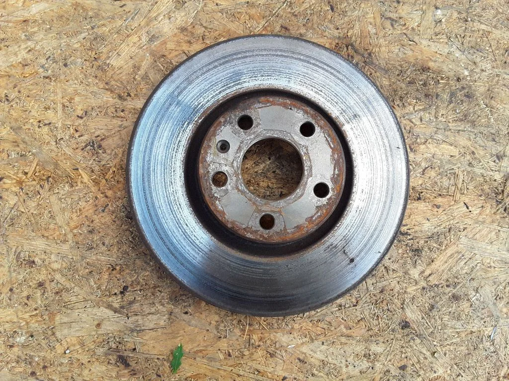 Front brake disc – Volkswagen Passat B5.5 (2001-2005)