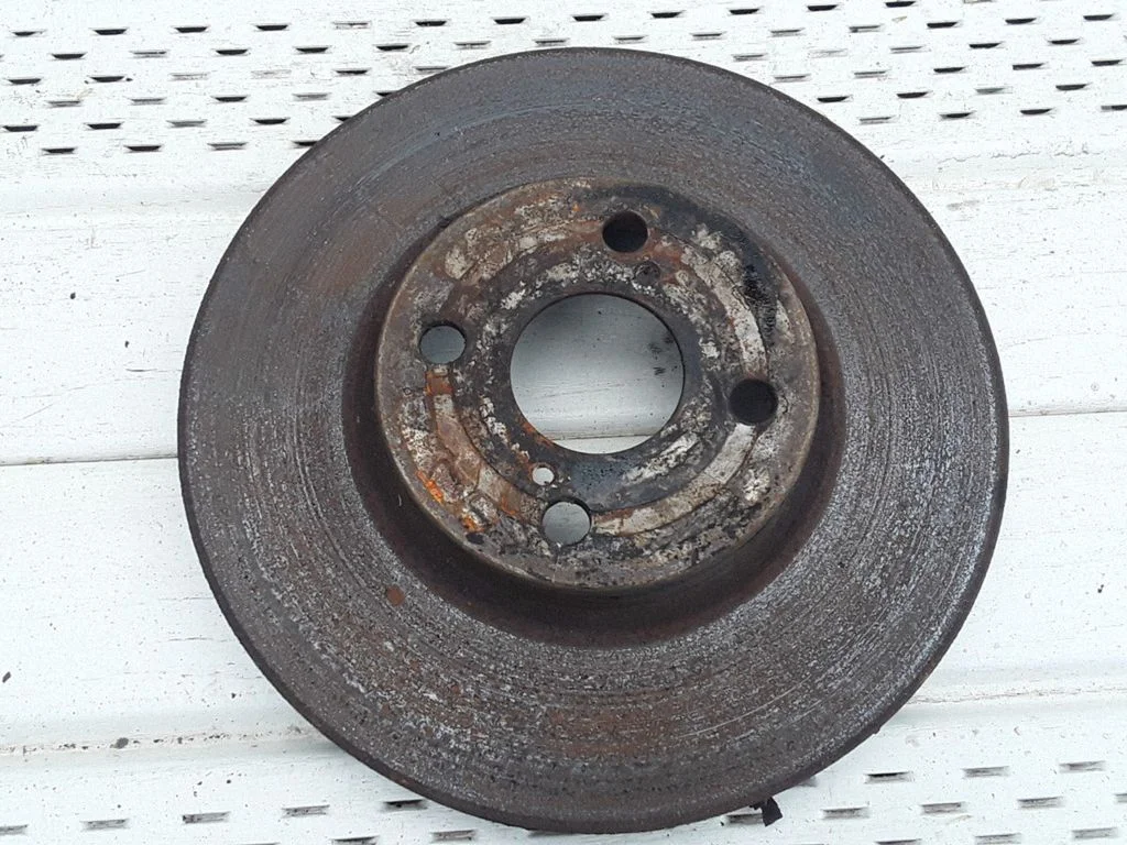 Front brake disc – Toyota Corolla Verso E121 (2001-2004)