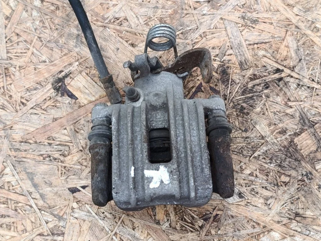 Rear brake caliper – left