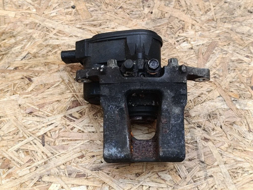 Tagumine pidurisadul – vasak