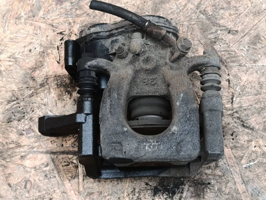 Rear brake caliper – left