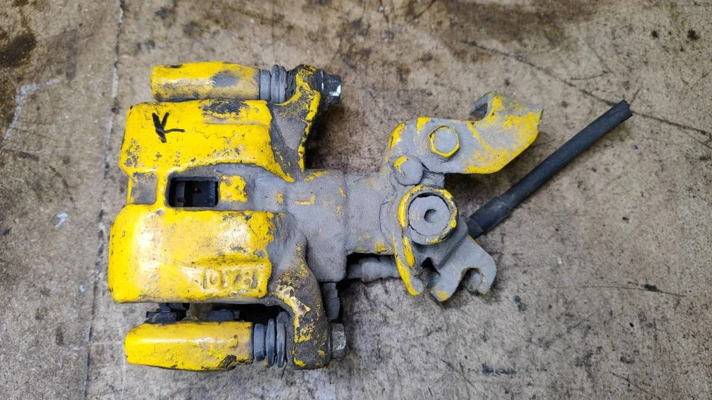 Rear brake caliper – left
