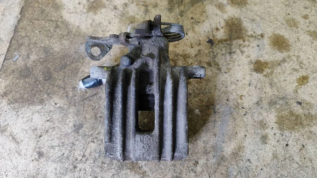 Rear brake caliper – left