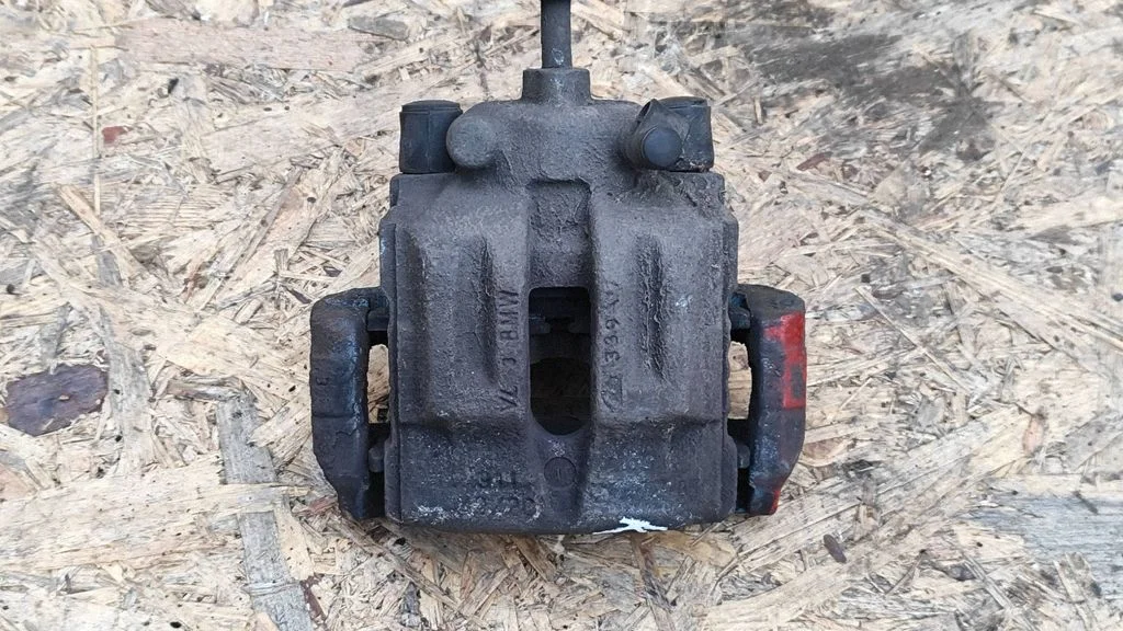 Tagumine pidurisadul – vasak