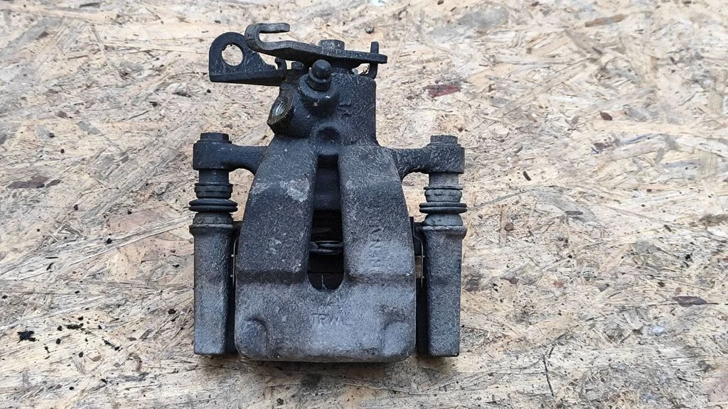 Rear brake caliper – left