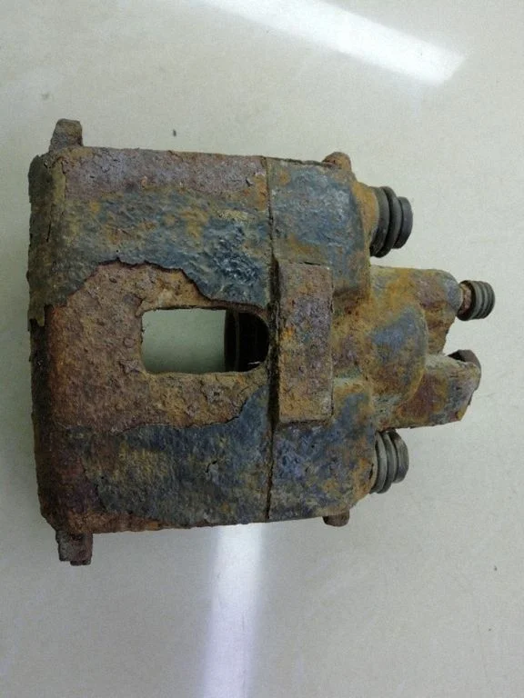 Tagumine pidurisadul – vasak