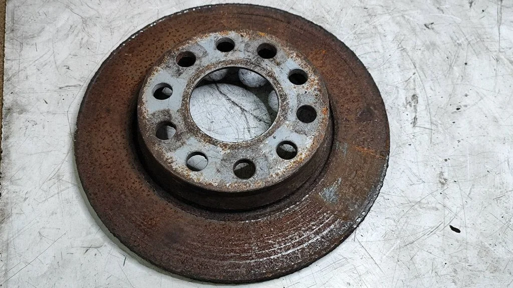 Tagumine piduriketas