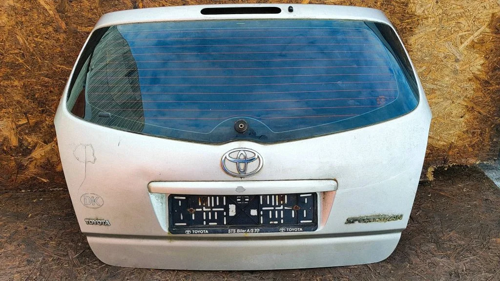 Aizmugurējais vāks (bagāžnieka) – Toyota Corolla Verso AR10 (2004-2009)