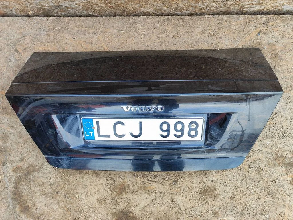 Aizmugurējais vāks (bagāžnieka)