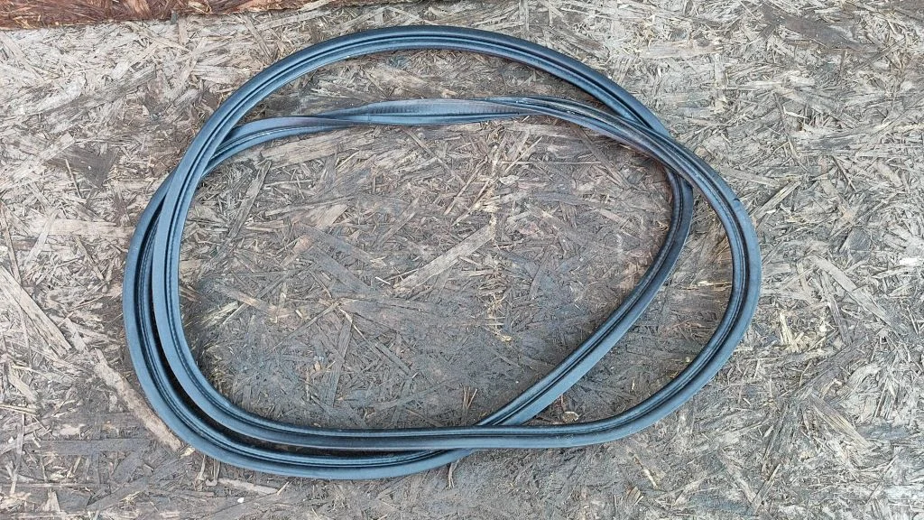 Loading door rubber seal (on body) – Nissan Qashqai+2 (2008-2010)