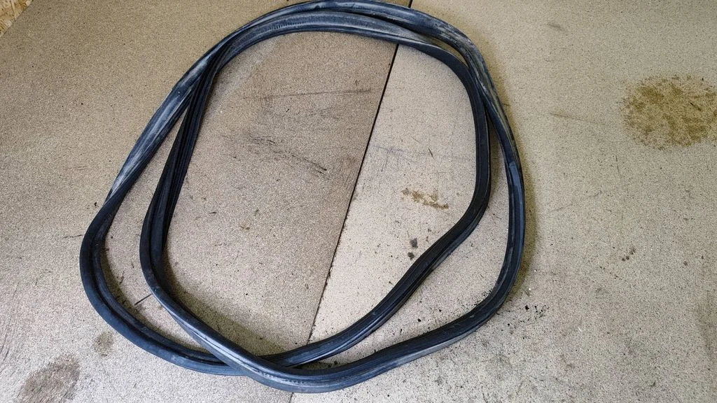 Loading door rubber seal (on body)