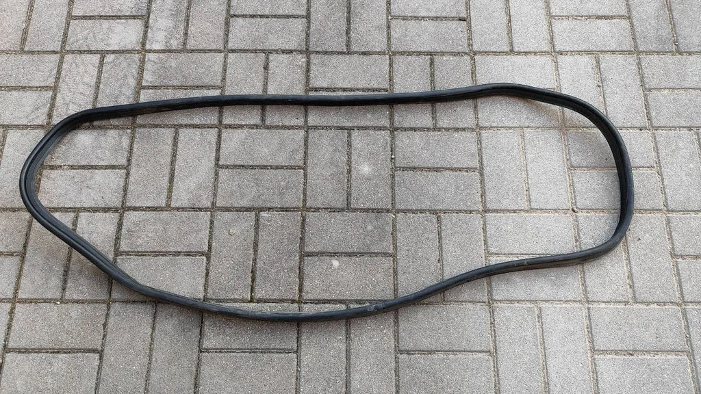 Loading door rubber seal (on body) – Lexus IS 220D-250-350 (2006-2013)