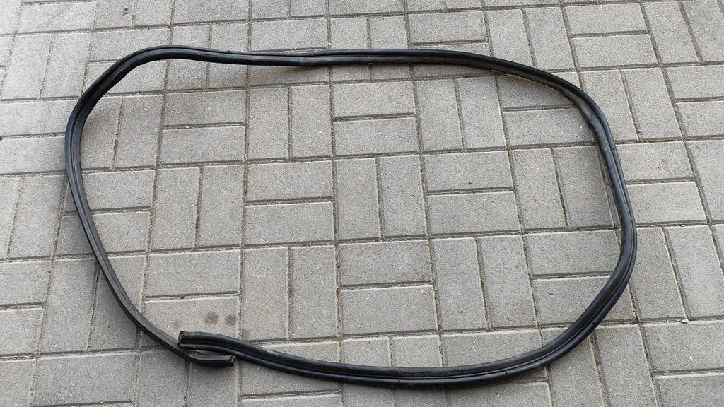 Loading door rubber seal (on body) – Renault Megane II (2006-2008)