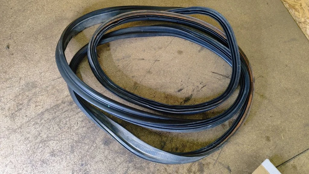 Loading door rubber seal (on body) – Mitsubishi Outlander (2007-2012)
