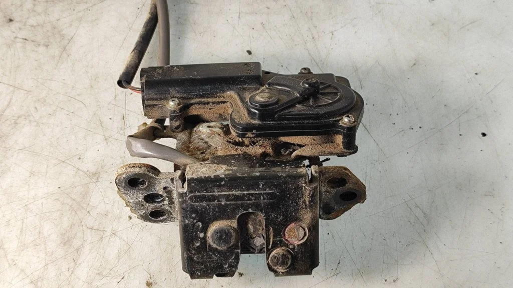 Tailgate/trunk/boot lock/catch/latch
