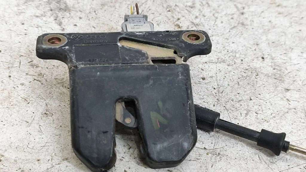 Tailgate/trunk/boot lock/catch/latch 4B5827505B