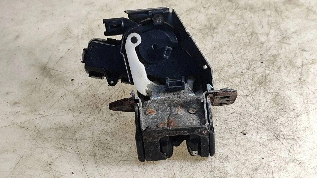 Tailgate/trunk/boot lock/catch/latch C6728
