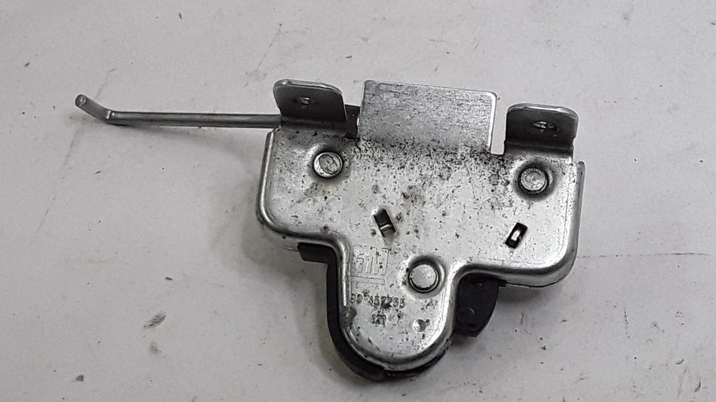 Tailgate/trunk/boot lock/catch/latch 90457255