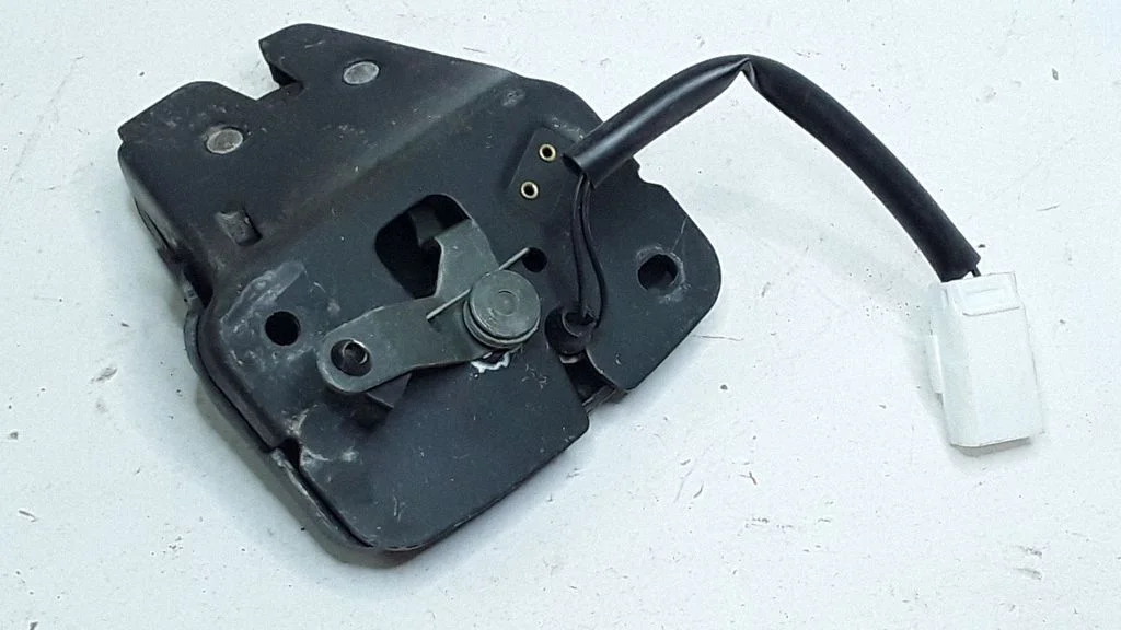 Tailgate/trunk/boot lock/catch/latch