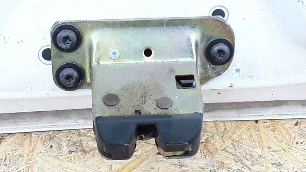 Tailgate/trunk/boot lock/catch/latch