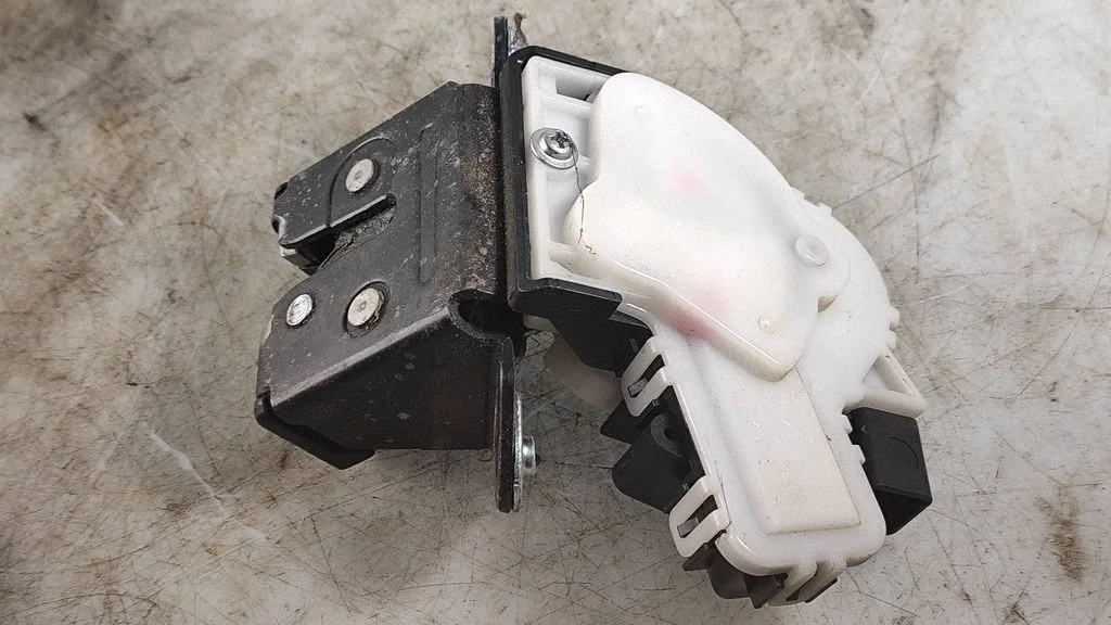 Tailgate/trunk/boot lock/catch/latch C6728