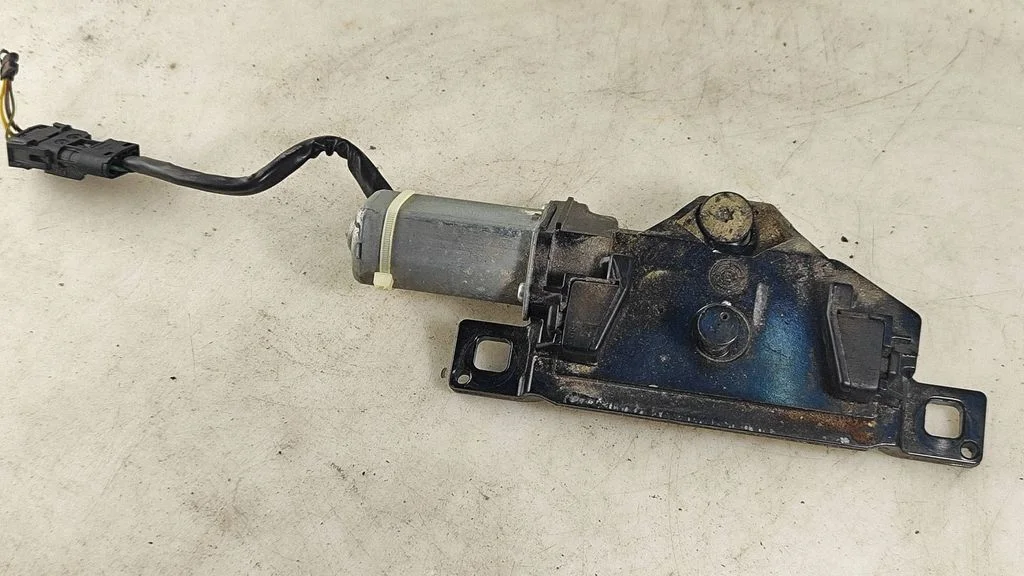 Tailgate/trunk/boot lock/catch/latch – BMW 5 Series E60 E61 (2004-2010)