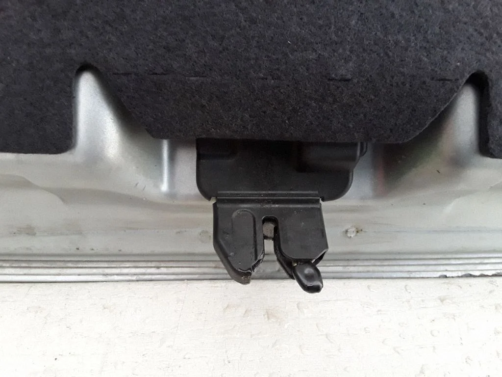 Tailgate/trunk/boot lock/catch/latch