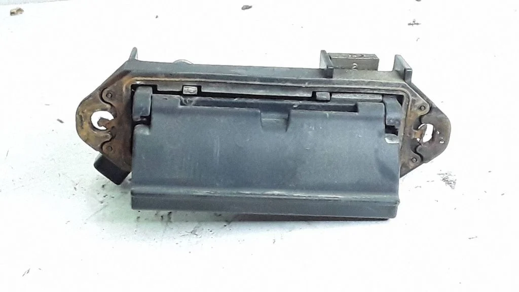 Tailgate/trunk/boot exterior handle – Toyota Matrix (E130) (2001-2008)