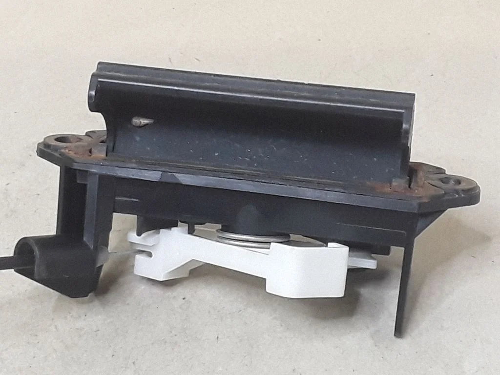 Tailgate/trunk/boot exterior handle – Toyota Matrix (E130) (2001-2008)