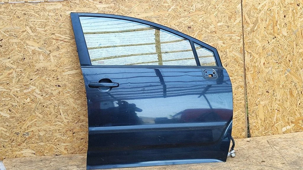 Front door – Toyota Corolla Verso AR10 (2004-2009)