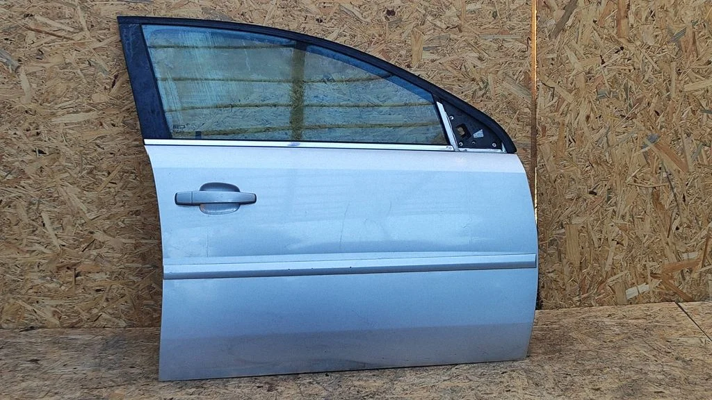 Esiuks – Opel Vectra C (2002-2005)