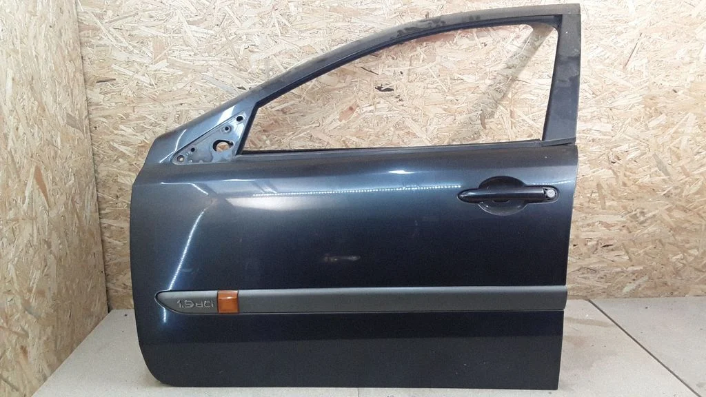 Esiuks – Renault Laguna II (2001-2007)