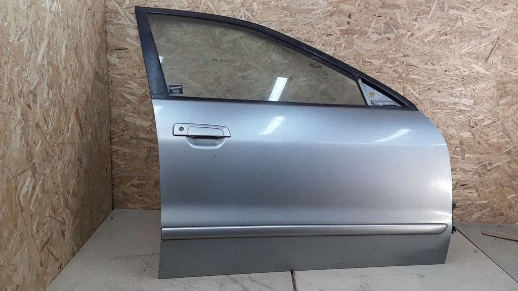 Esiuks – Mitsubishi Galant (1997-2003)