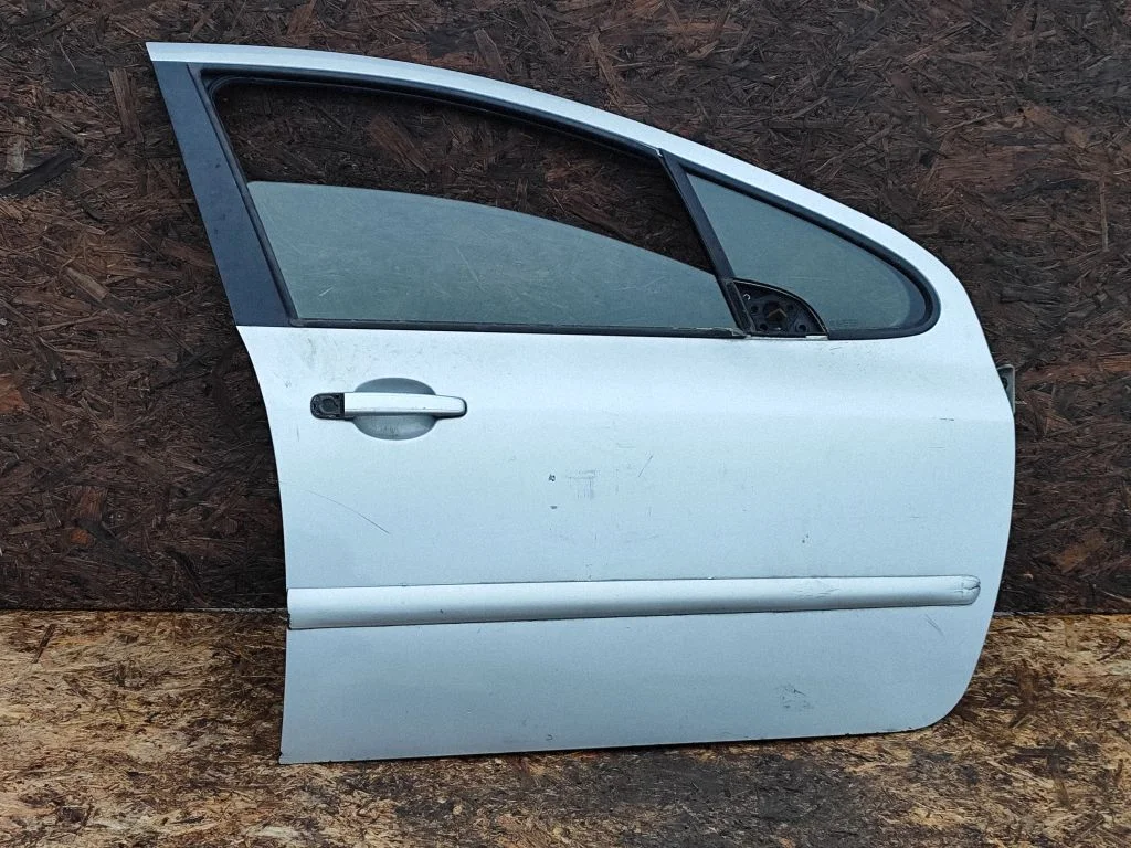 Esiuks – Peugeot 307 (2001-2005)