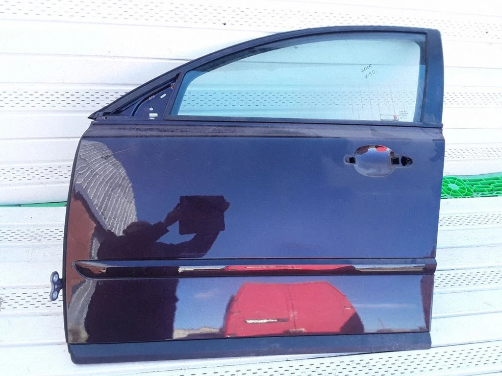 Esiuks – Volvo V50 (2004-2007)