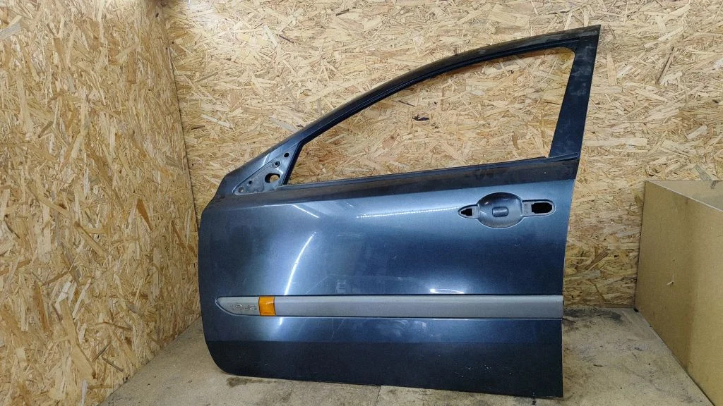 Esiuks – Renault Laguna II (2001-2007)