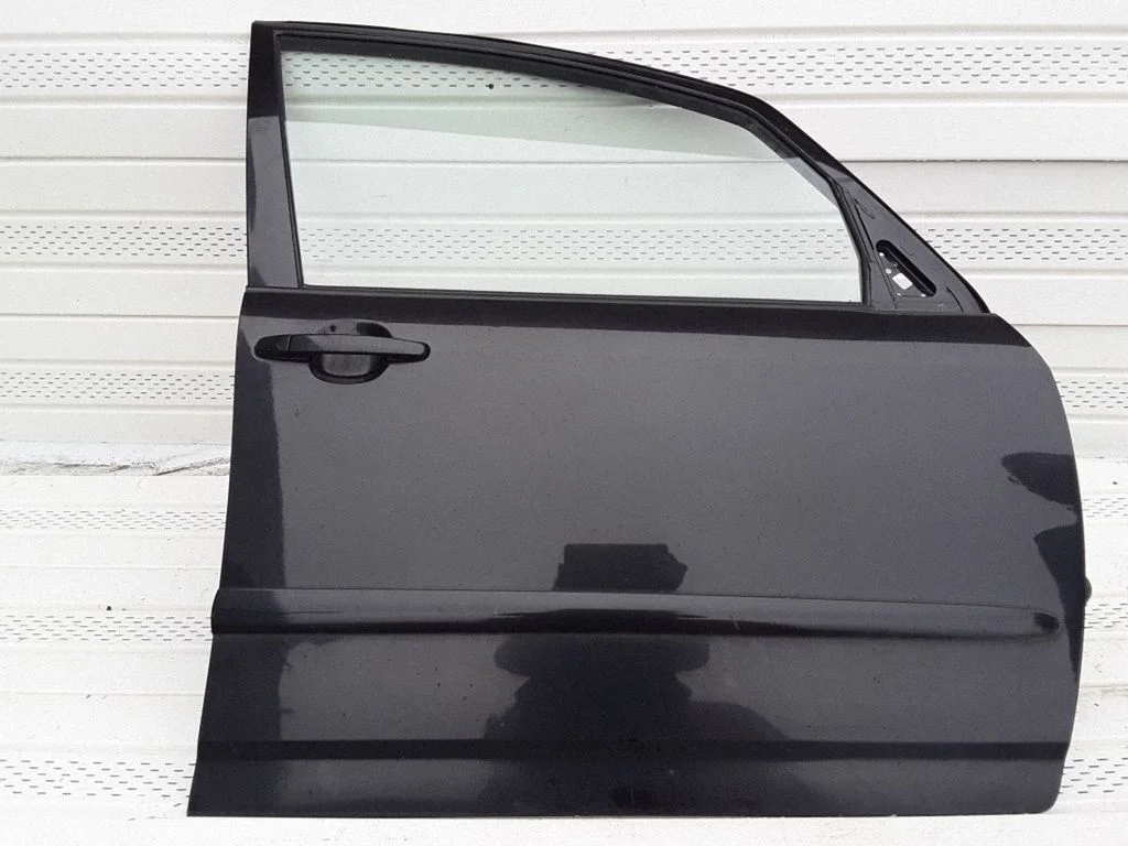 Esiuks – Toyota Corolla Verso E121 (2001-2004)