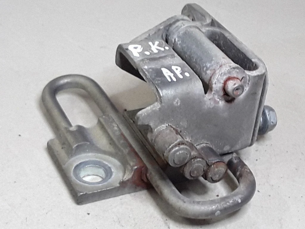 Front door lower hinge – Seat Altea XL (2004-2015)