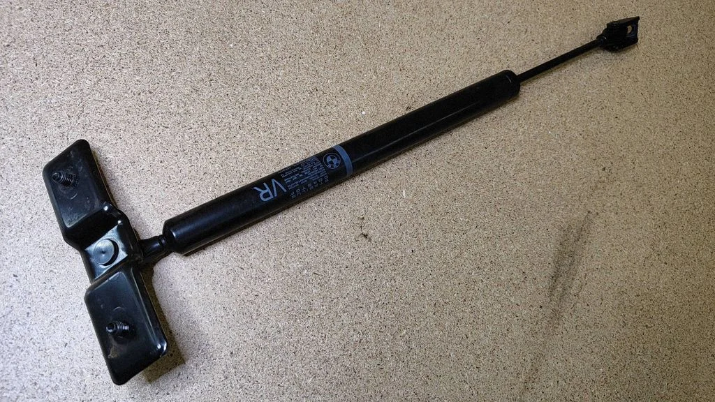 Esiukse avamispiiraja – BMW 7-seeria F01 F02 F03 F04 (2008-2016)