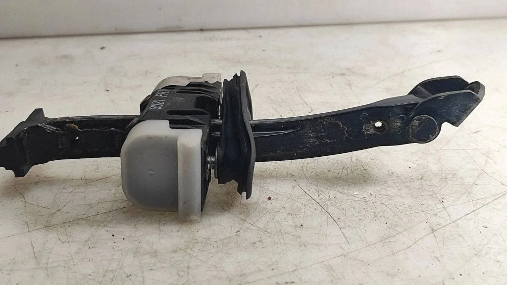 Esiukse avamispiiraja – Opel Insignia A (2008-2017)