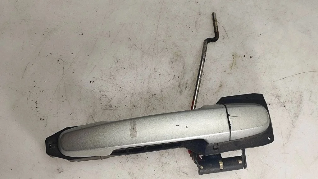 Front door exterior handle – Toyota Corolla Verso AR10 (2004-2009)